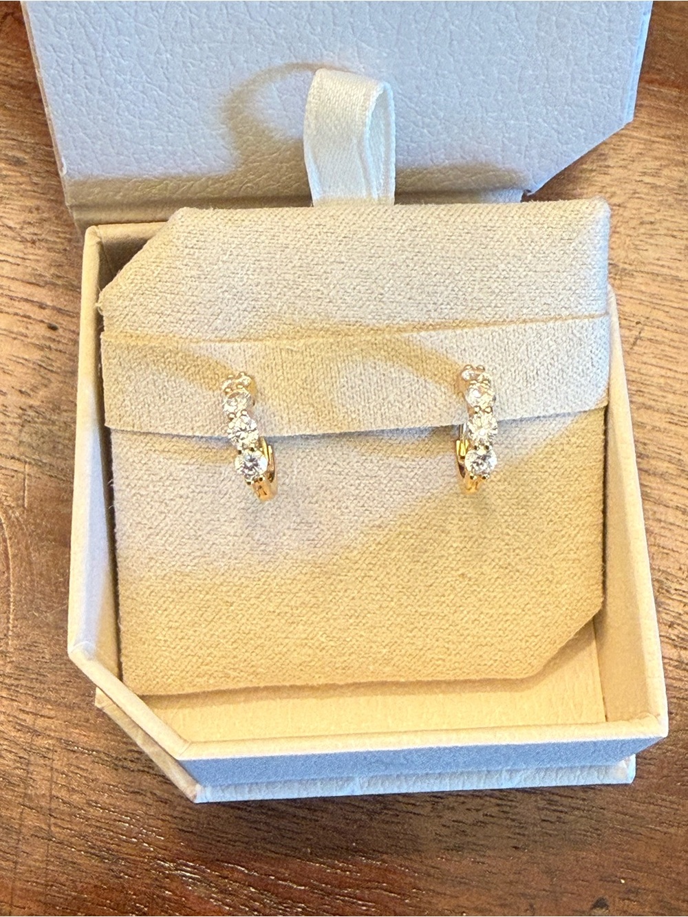 🌟Gold Huggie earrings-New in Box!!🌟